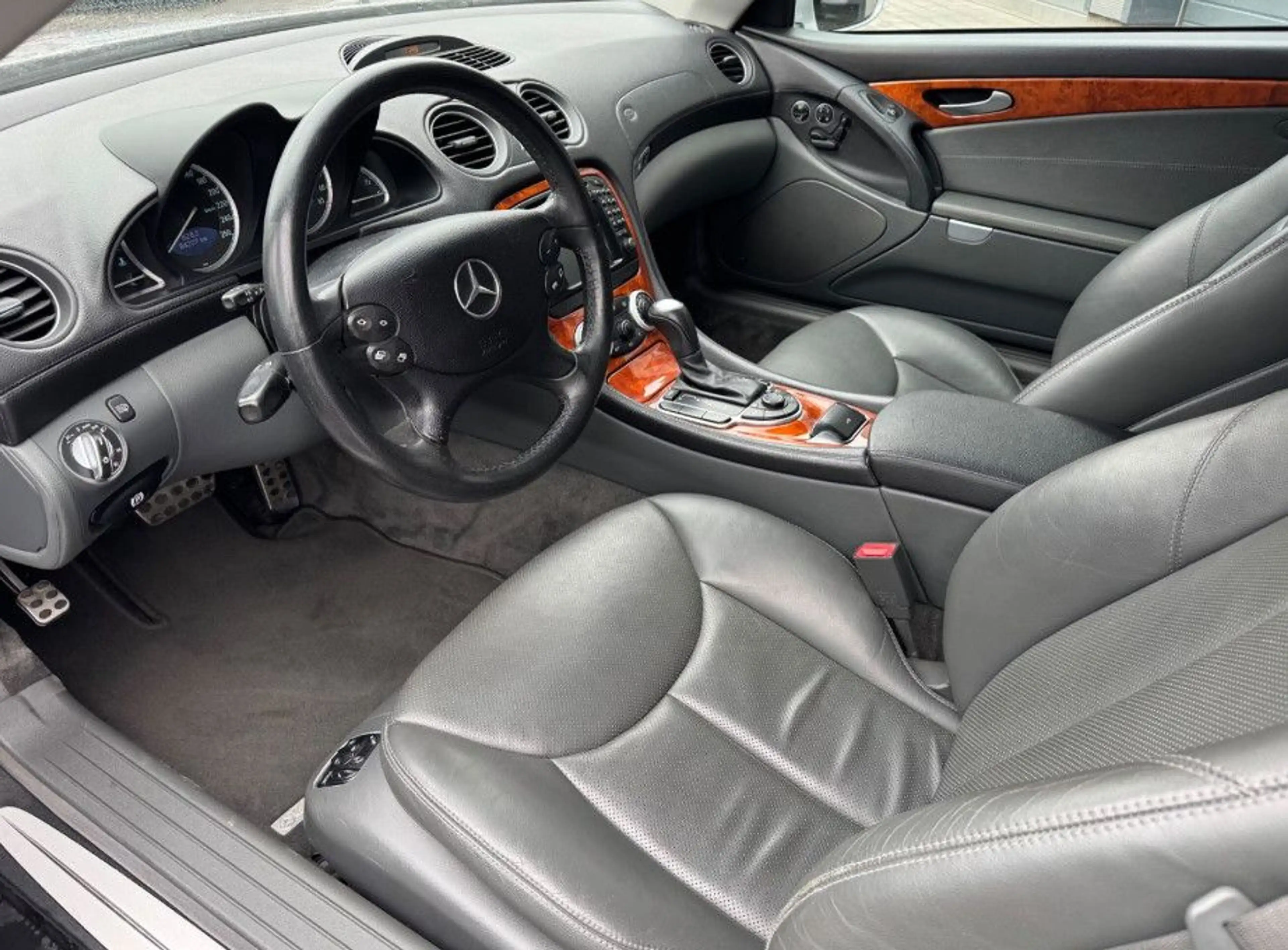 Mercedes-Benz SL 500 — photo 11