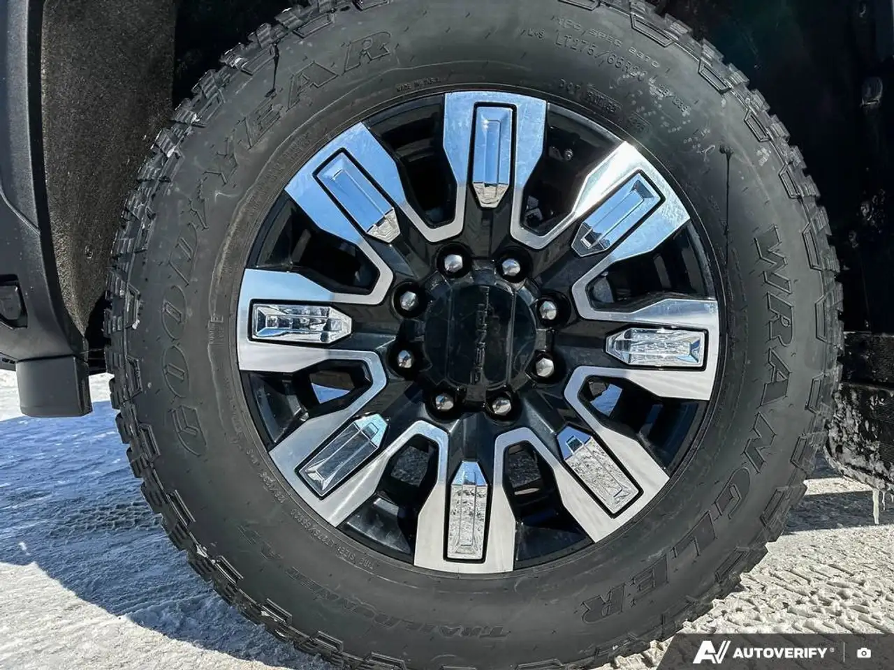 GMC Sierra 3500HD снимка GMC Sierra 3500HD