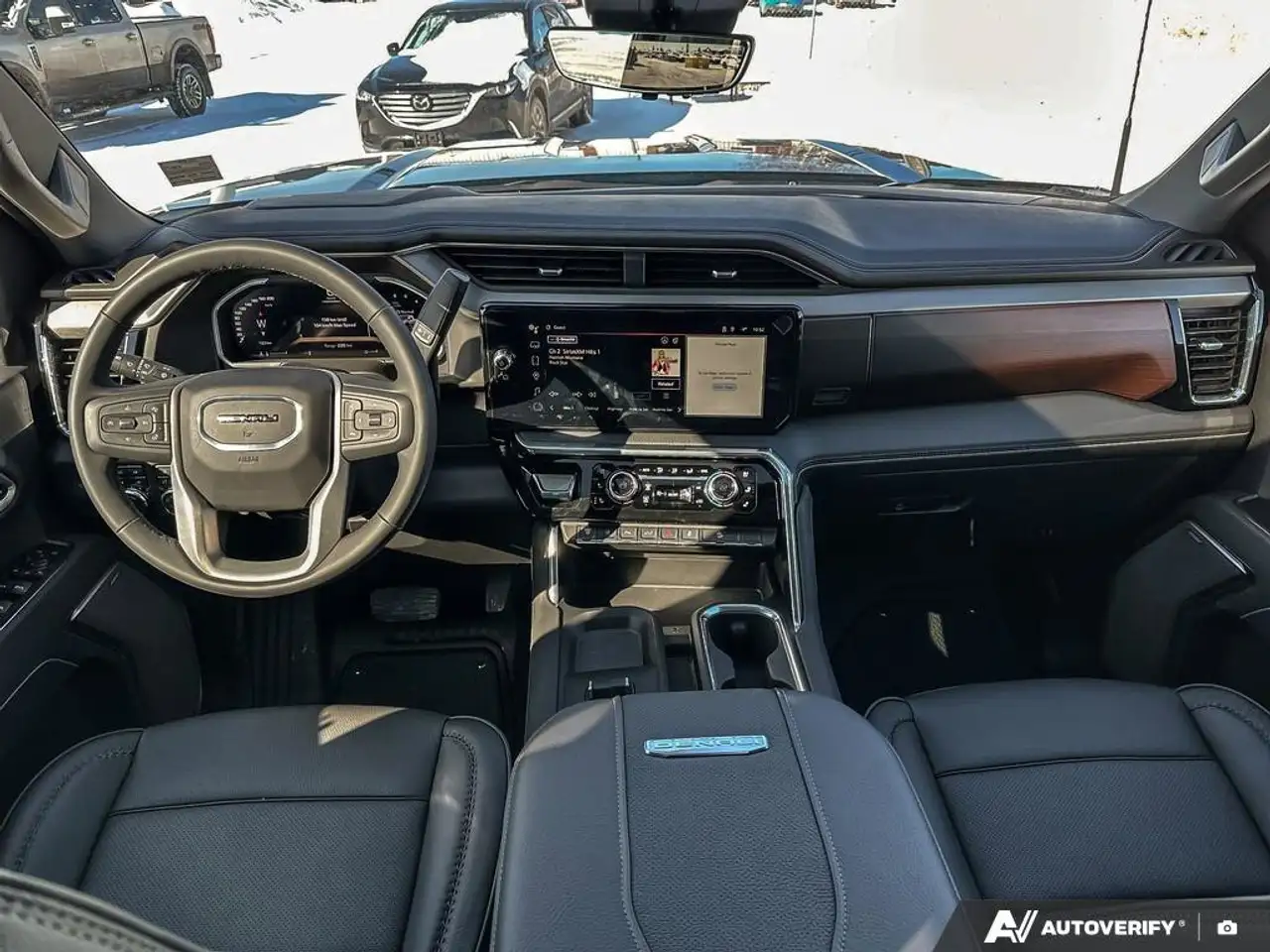 GMC Sierra 3500HD снимка GMC Sierra 3500HD