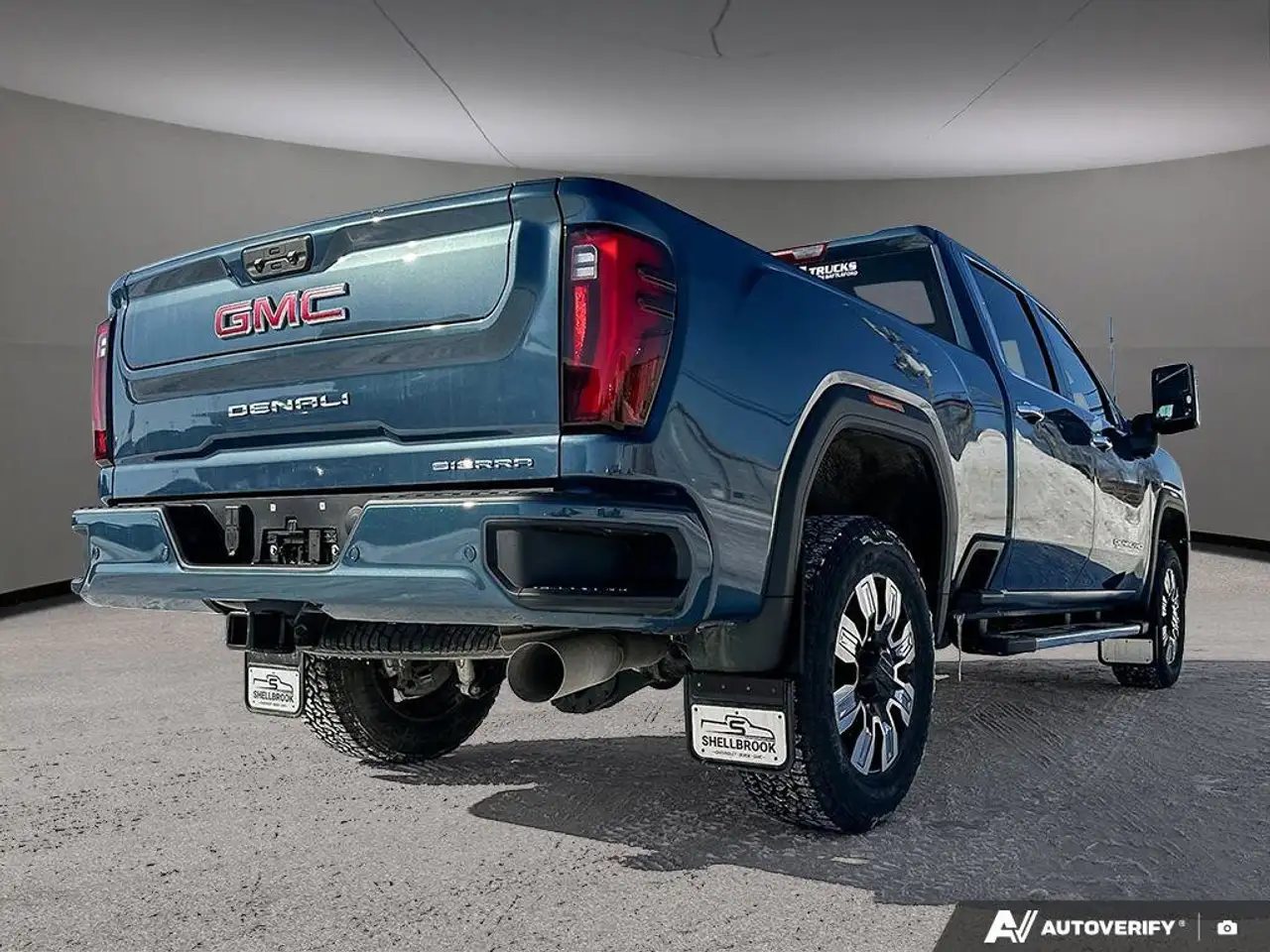 GMC Sierra 3500HD снимка GMC Sierra 3500HD