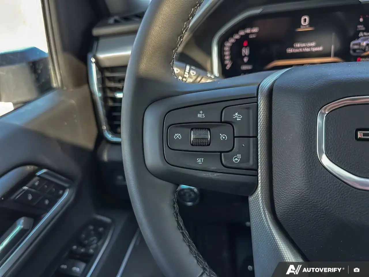 GMC Sierra 3500HD снимка GMC Sierra 3500HD
