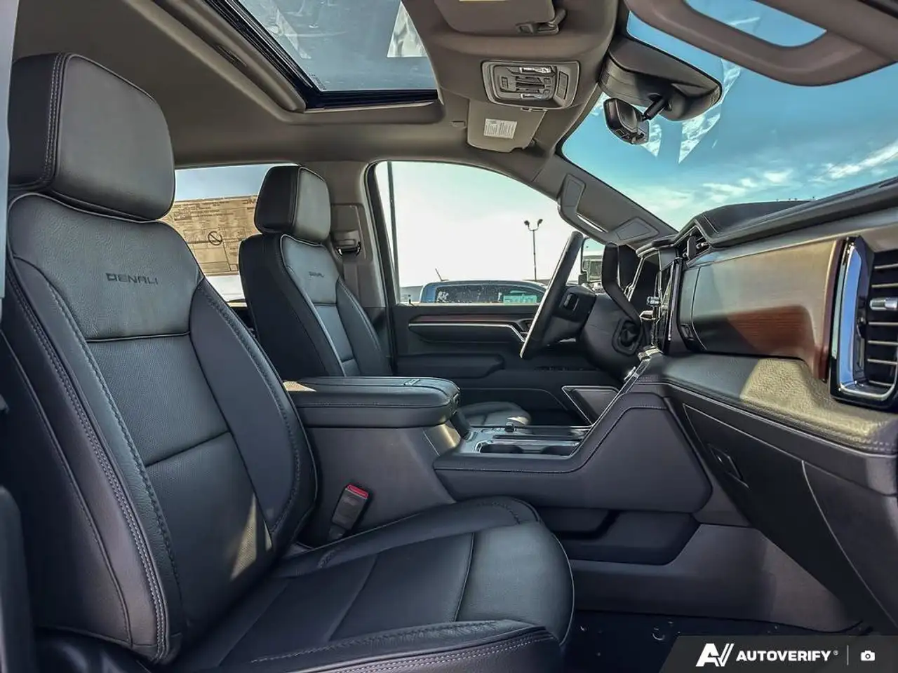 GMC Sierra 3500HD снимка GMC Sierra 3500HD
