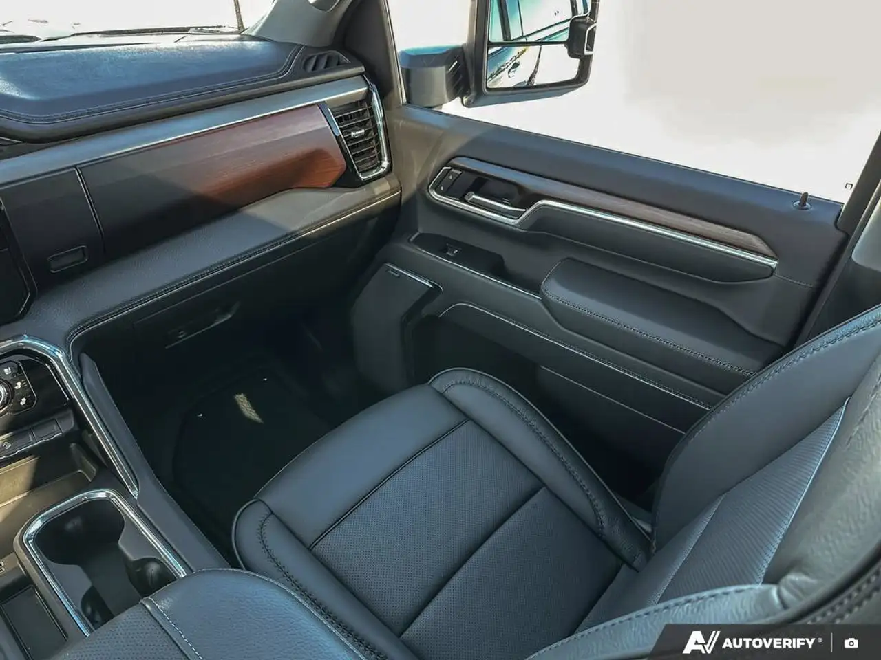 GMC Sierra 3500HD снимка GMC Sierra 3500HD