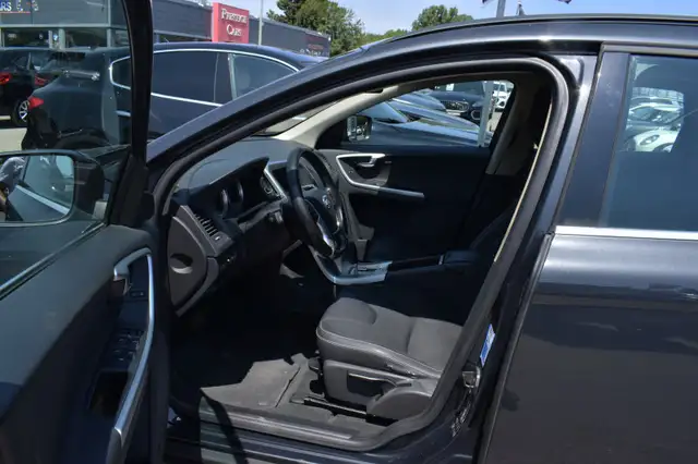 Volvo XC60 view 11