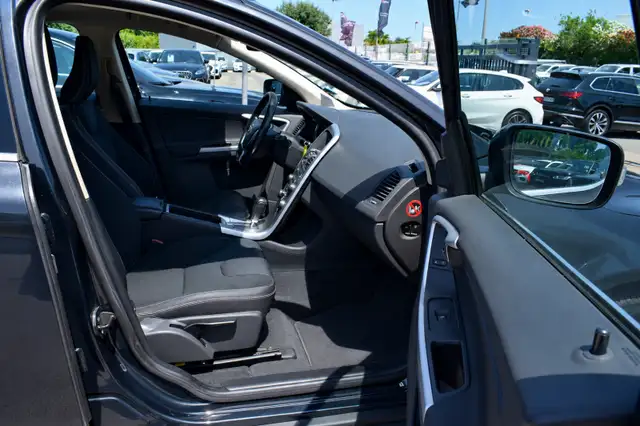 Volvo XC60 view 9