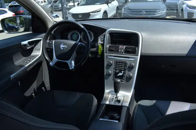 Volvo XC60 view 5