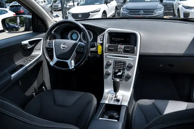 Volvo XC60 view 2