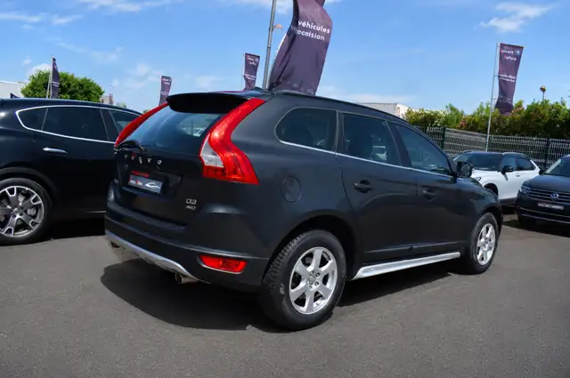 Volvo XC60 view 3