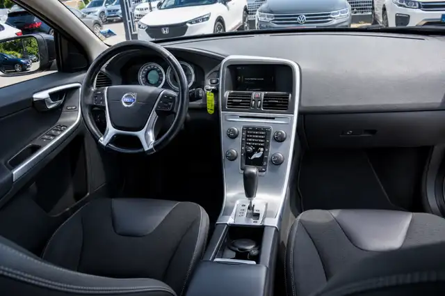 Volvo XC60 view 12