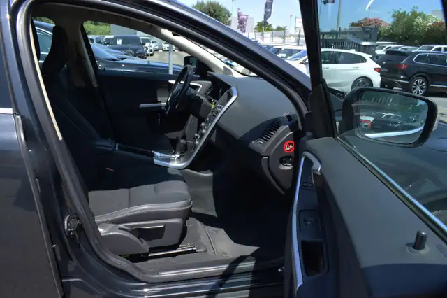 Volvo XC60 view 4