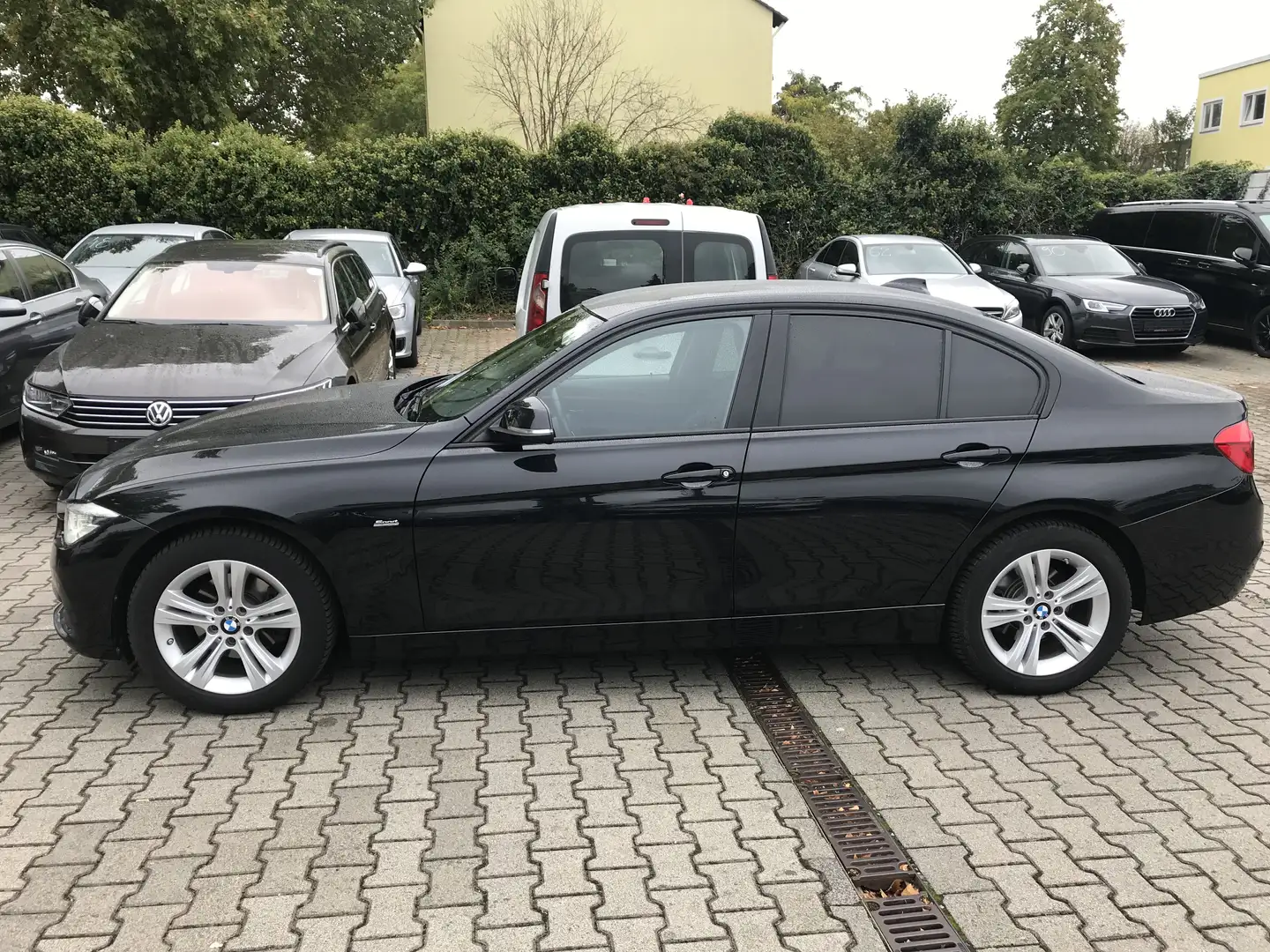 BMW 320 320d Sport Line Schwarz - 1