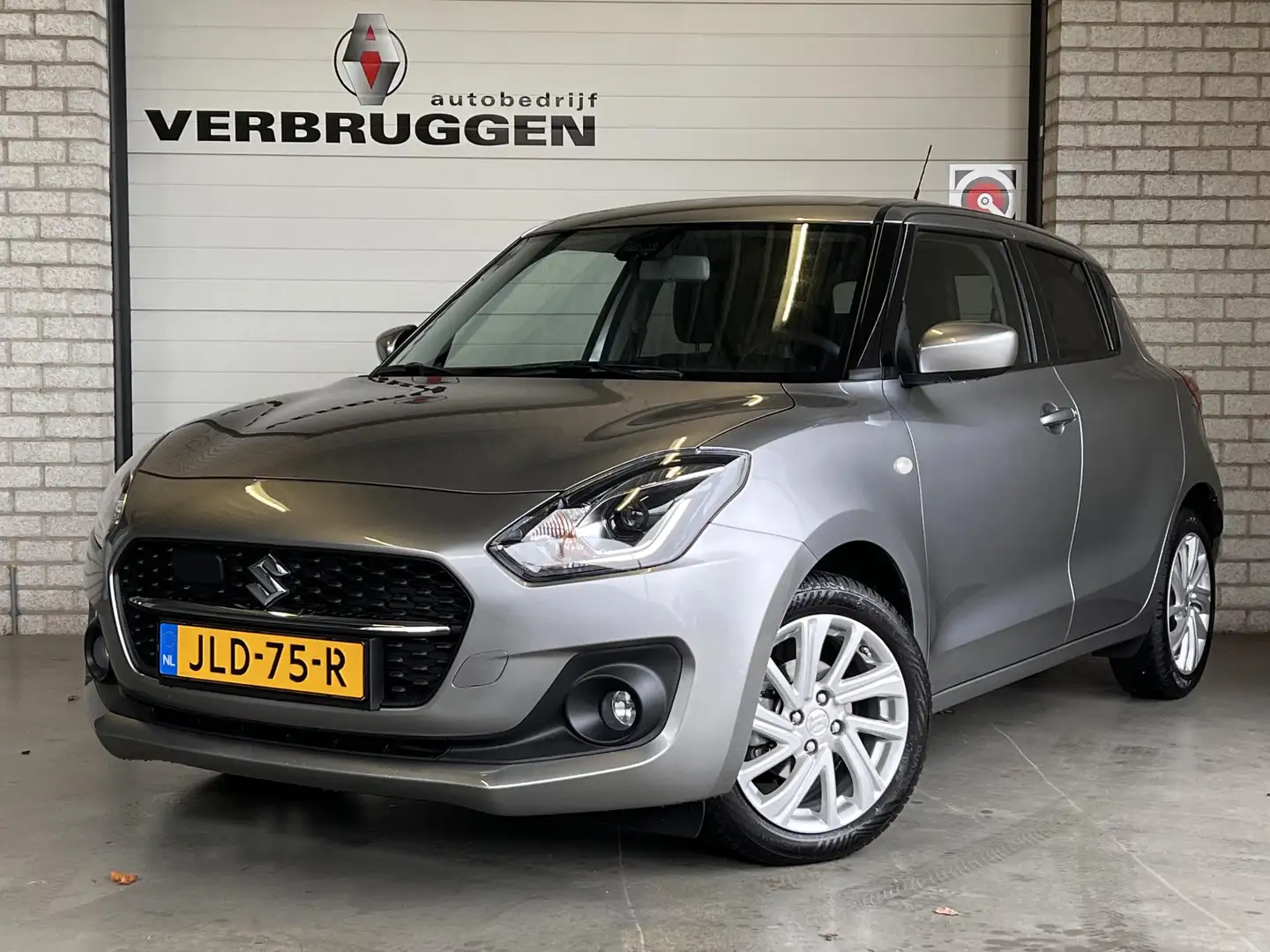 Suzuki Swift 1.2 Select Smart Hybrid | 16"LMV | Carplay | Stoel Grau - 1