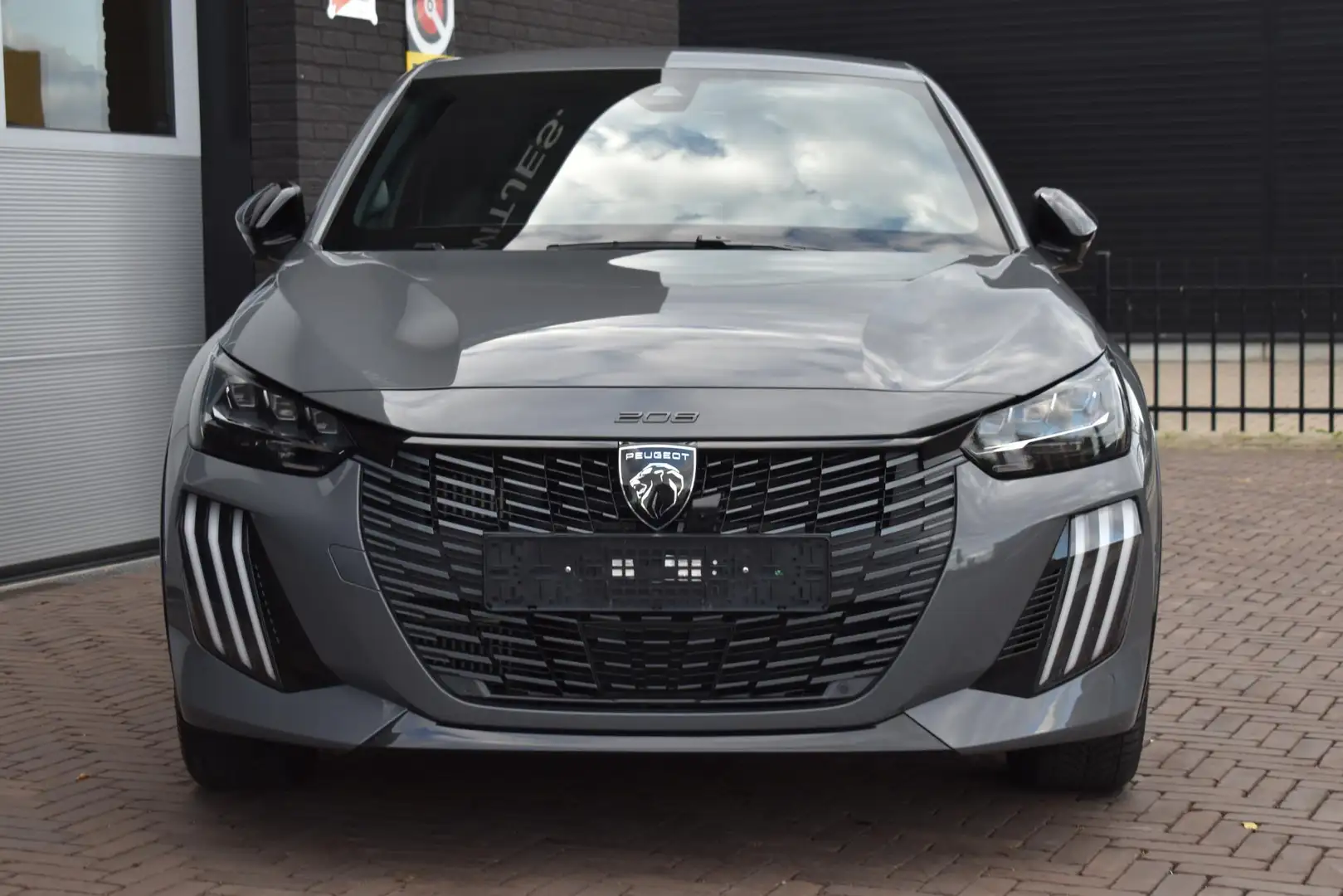 Peugeot 208 Hybrid 136PK Aut. GT | Navi | 360 camera | Incl. g Grijs - 2