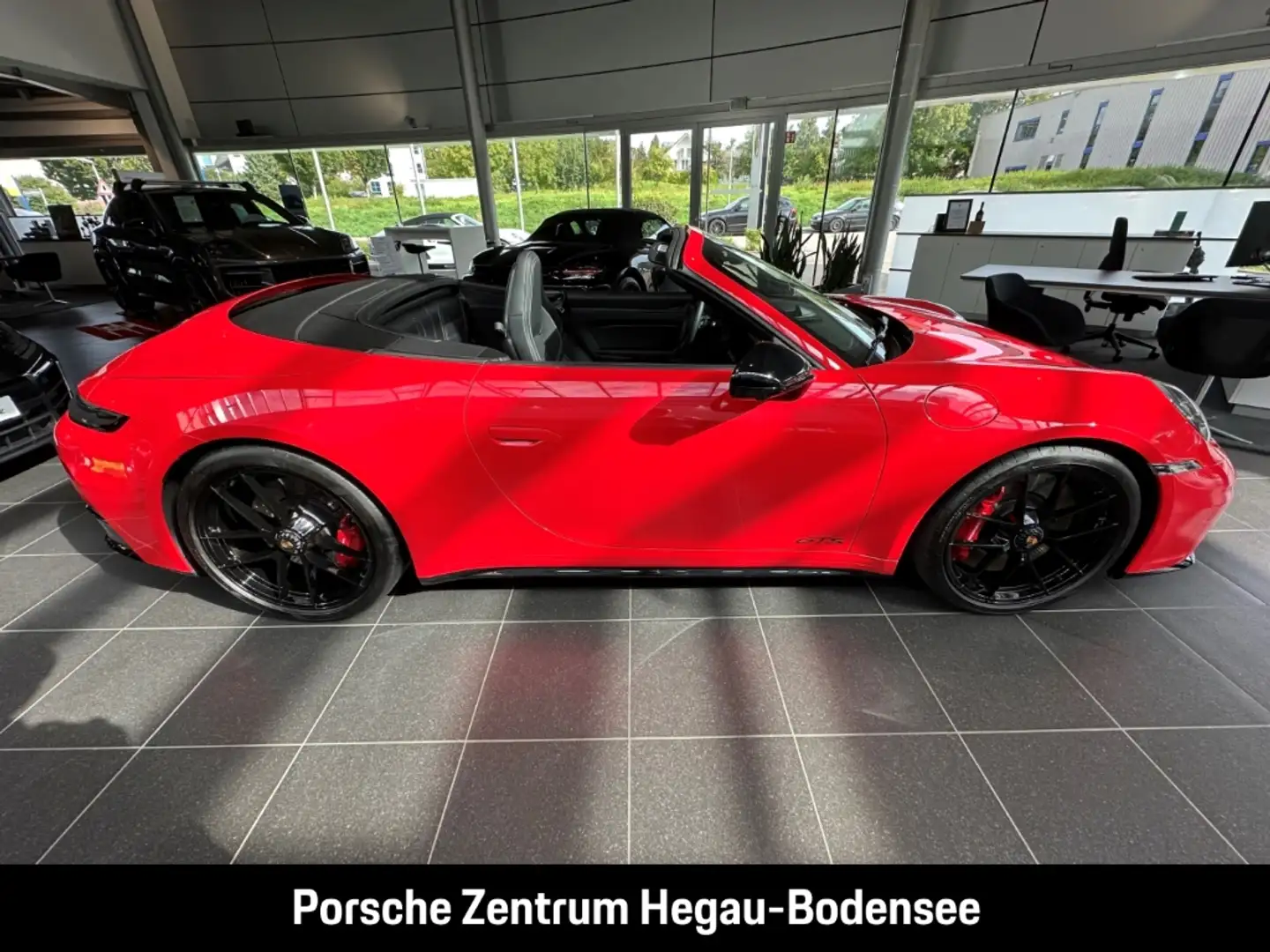 Porsche 992 (911) Carrera 4 GTS Cabriolet/Sportsitze/BOSE/HD-M Rot - 2
