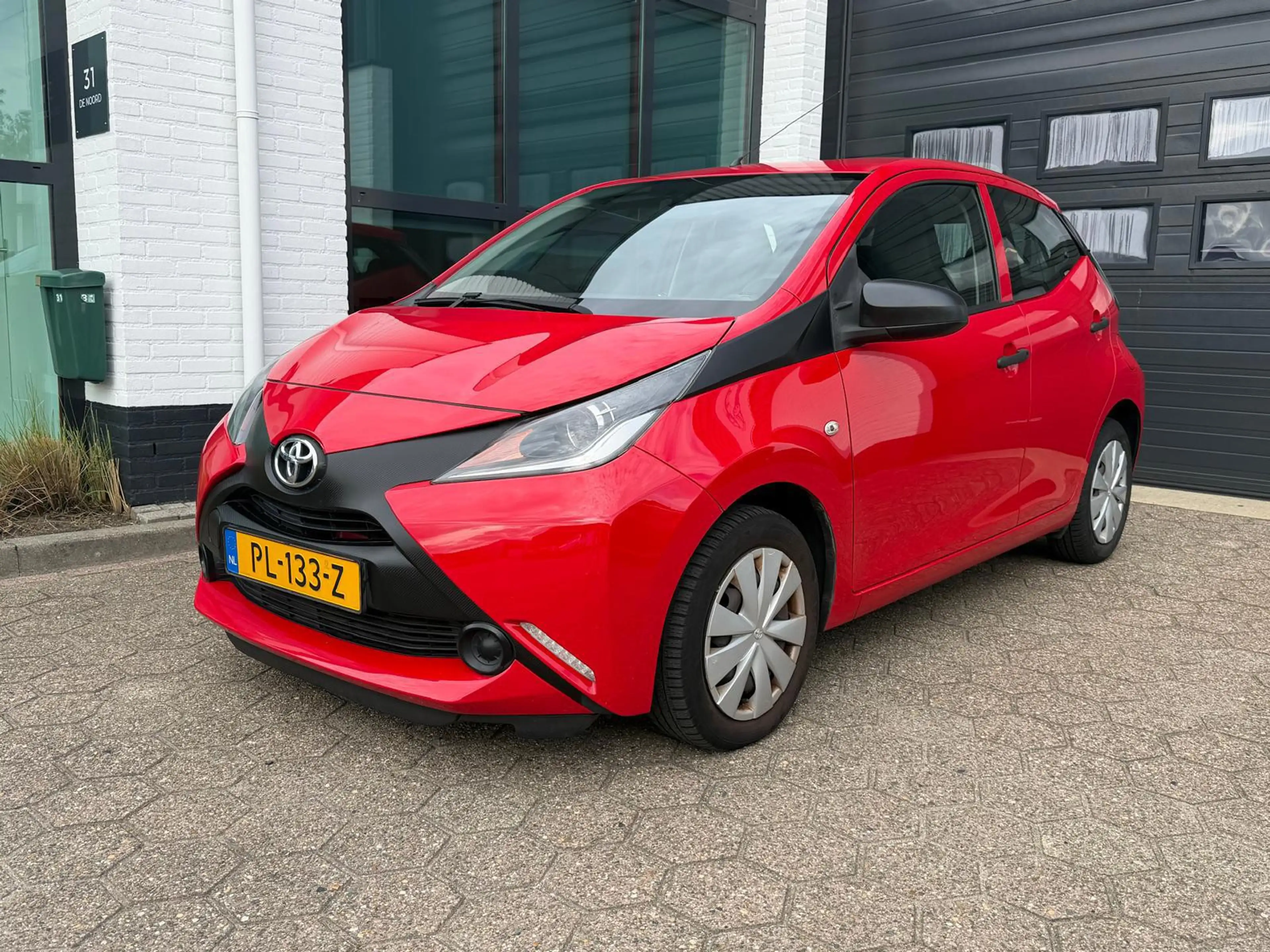 Toyota Aygo 1.0VVT-i x-fun l AIRCO l NAP l APK + BEURT NIEUW