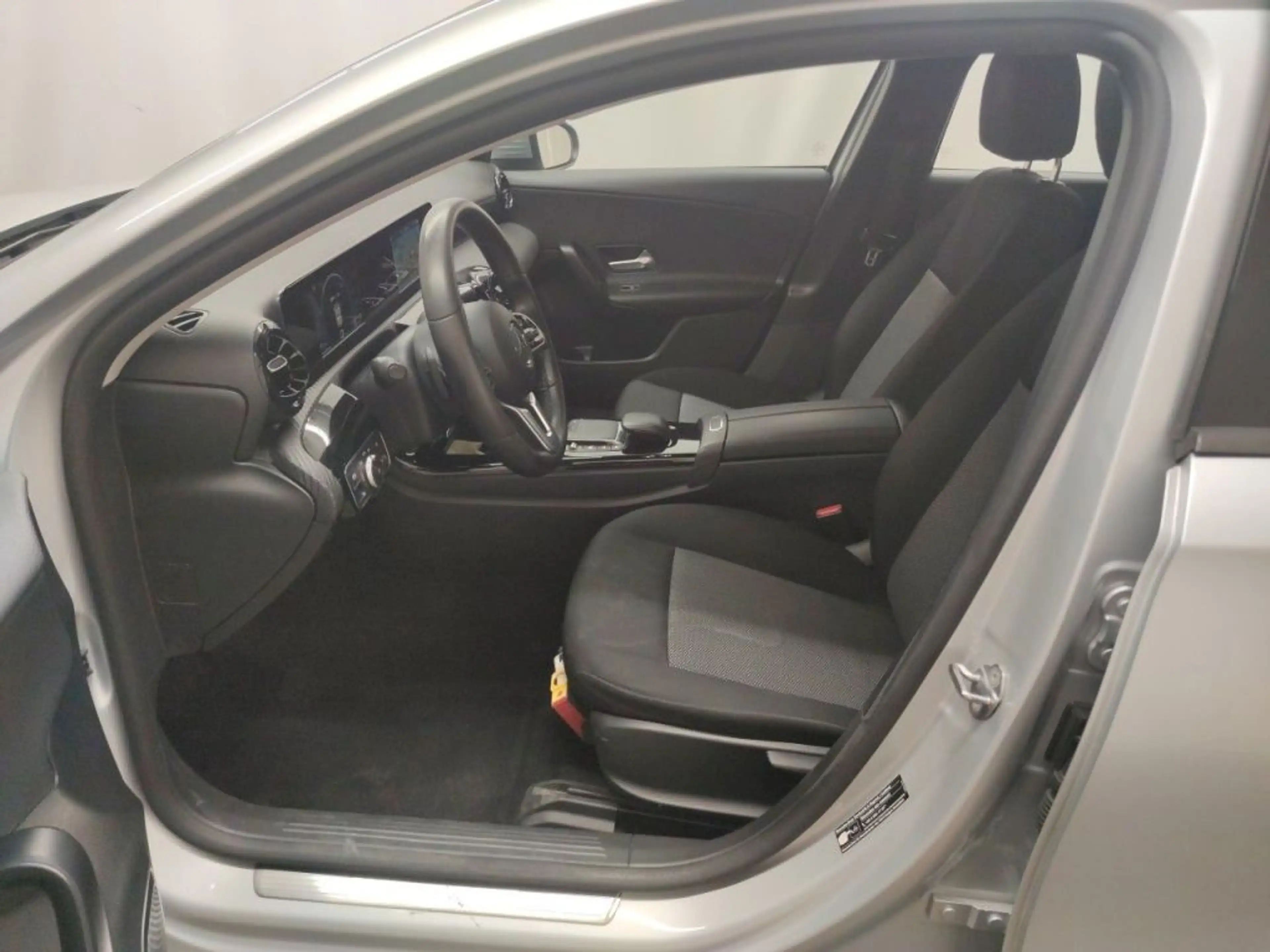 Mercedes-Benz A 180 d Aut /€9.900 netto / Navi / Camera / PDC / ... — photo 6