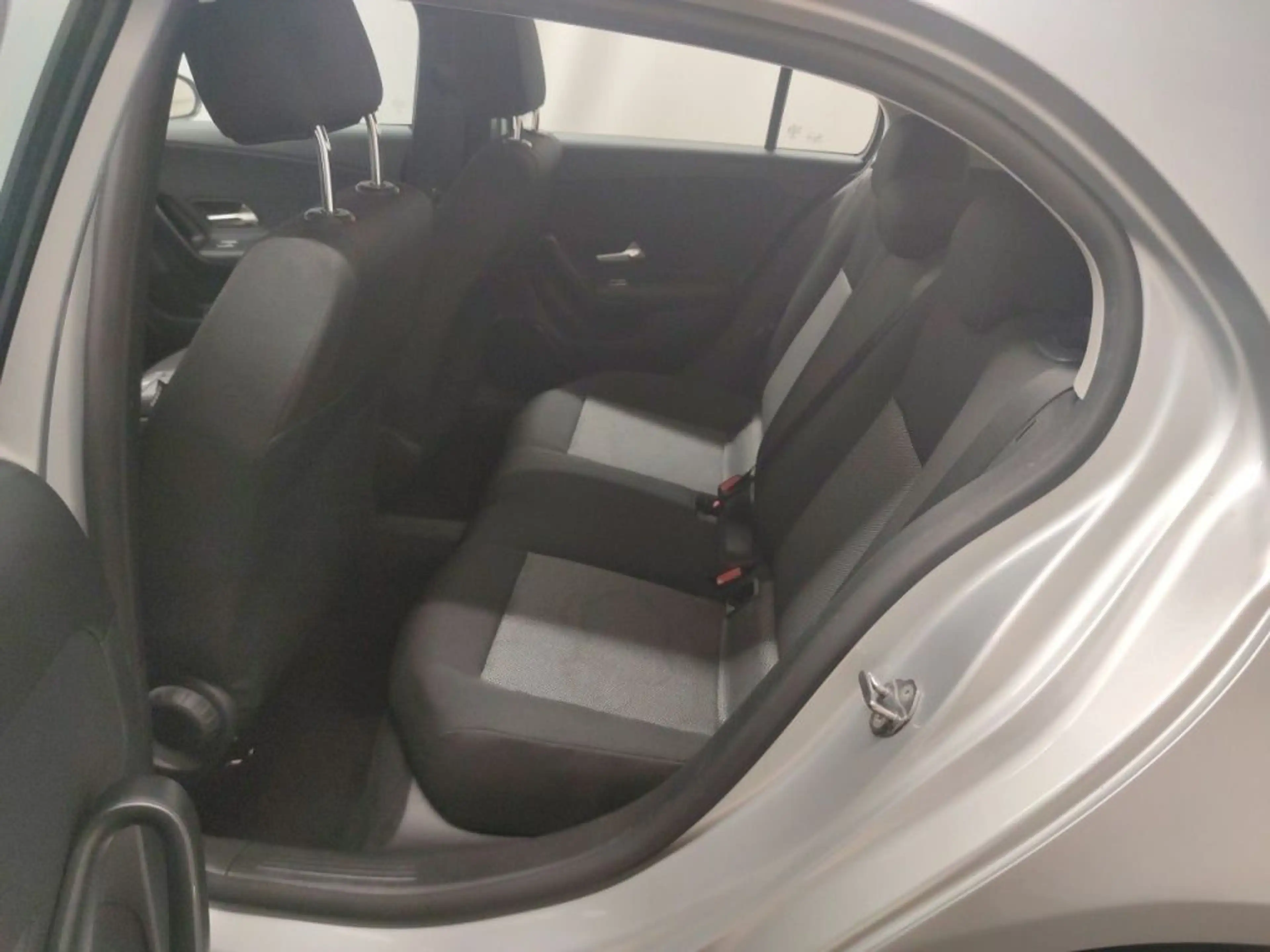 Mercedes-Benz A 180 d Aut /€9.900 netto / Navi / Camera / PDC / ... — photo 7