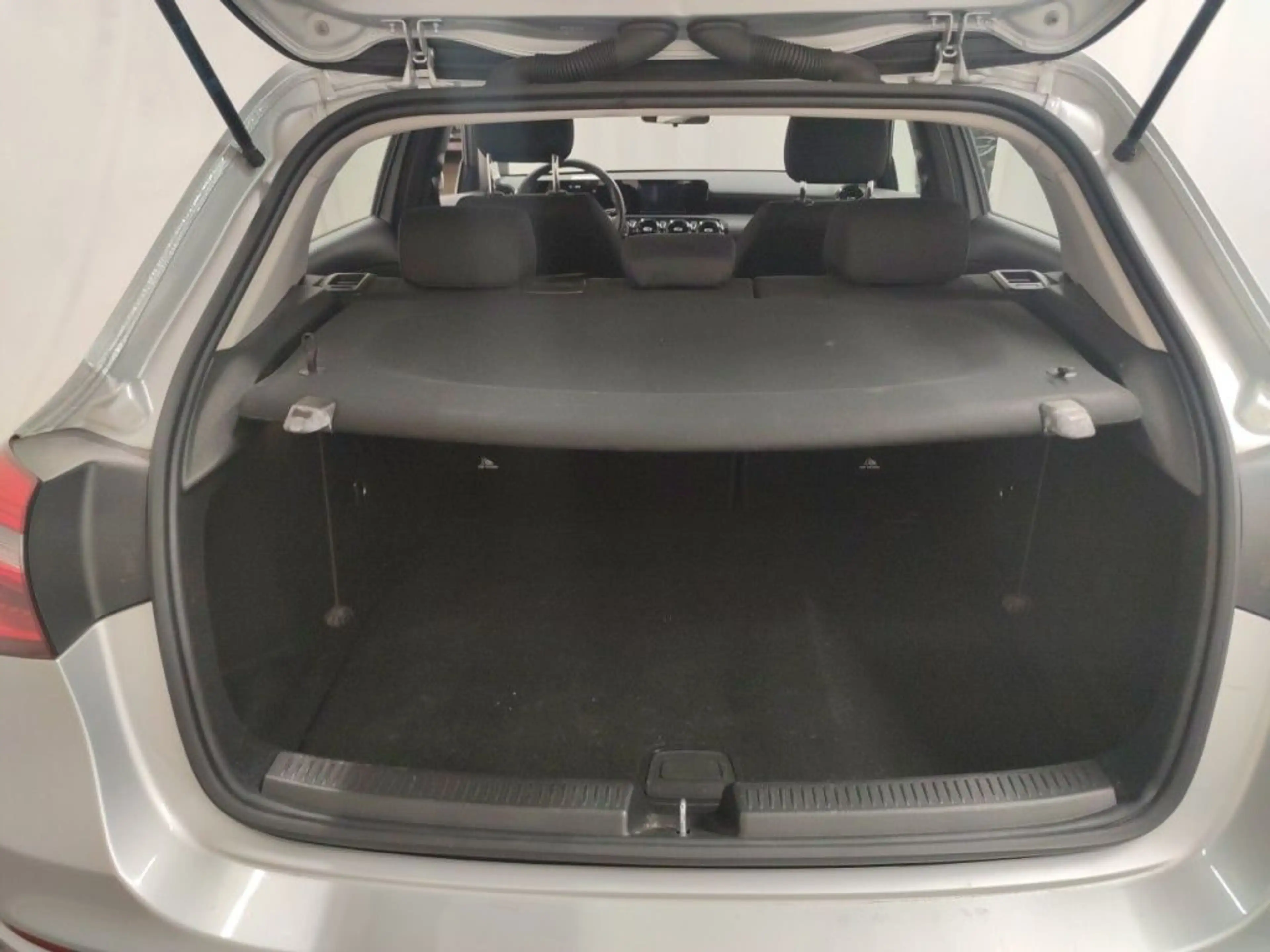 Mercedes-Benz A 180 d Aut /€9.900 netto / Navi / Camera / PDC / ... — photo 9