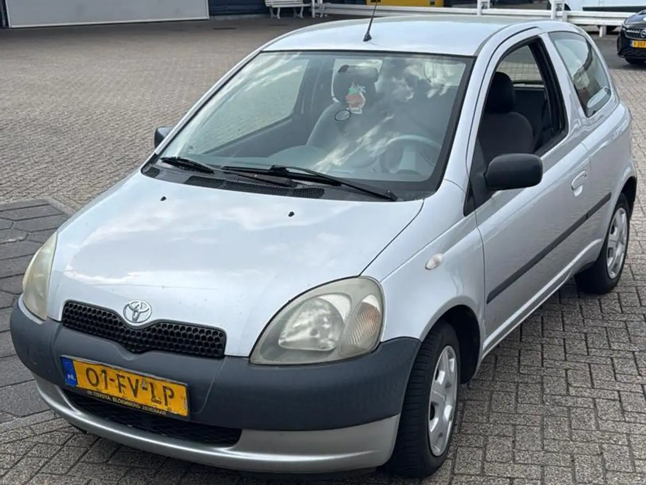 Toyota Yaris 1.0-16V VVT-i Terra, foto 3