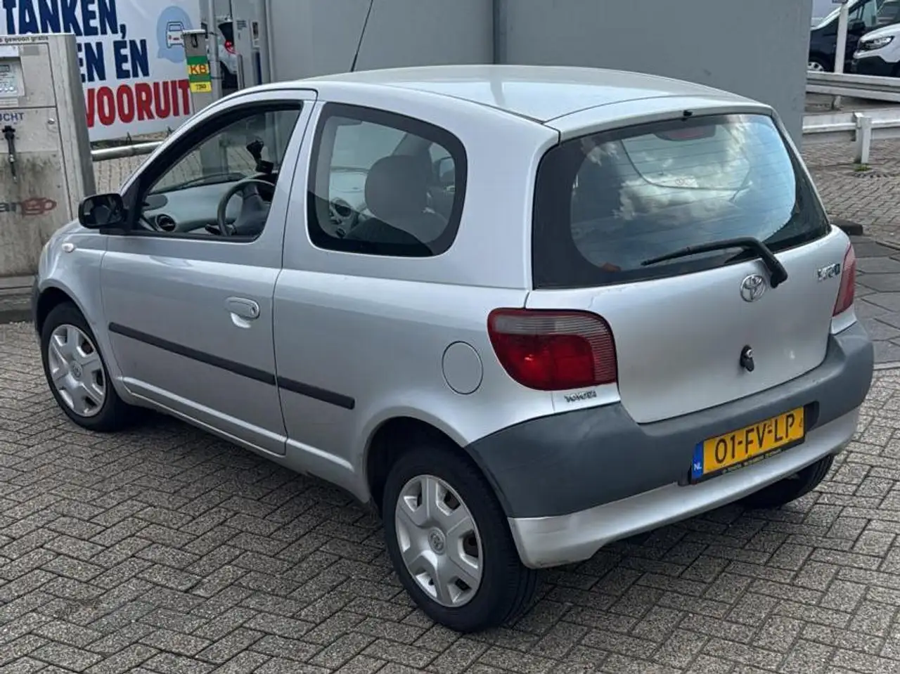 Toyota Yaris 1.0-16V VVT-i Terra, foto 2