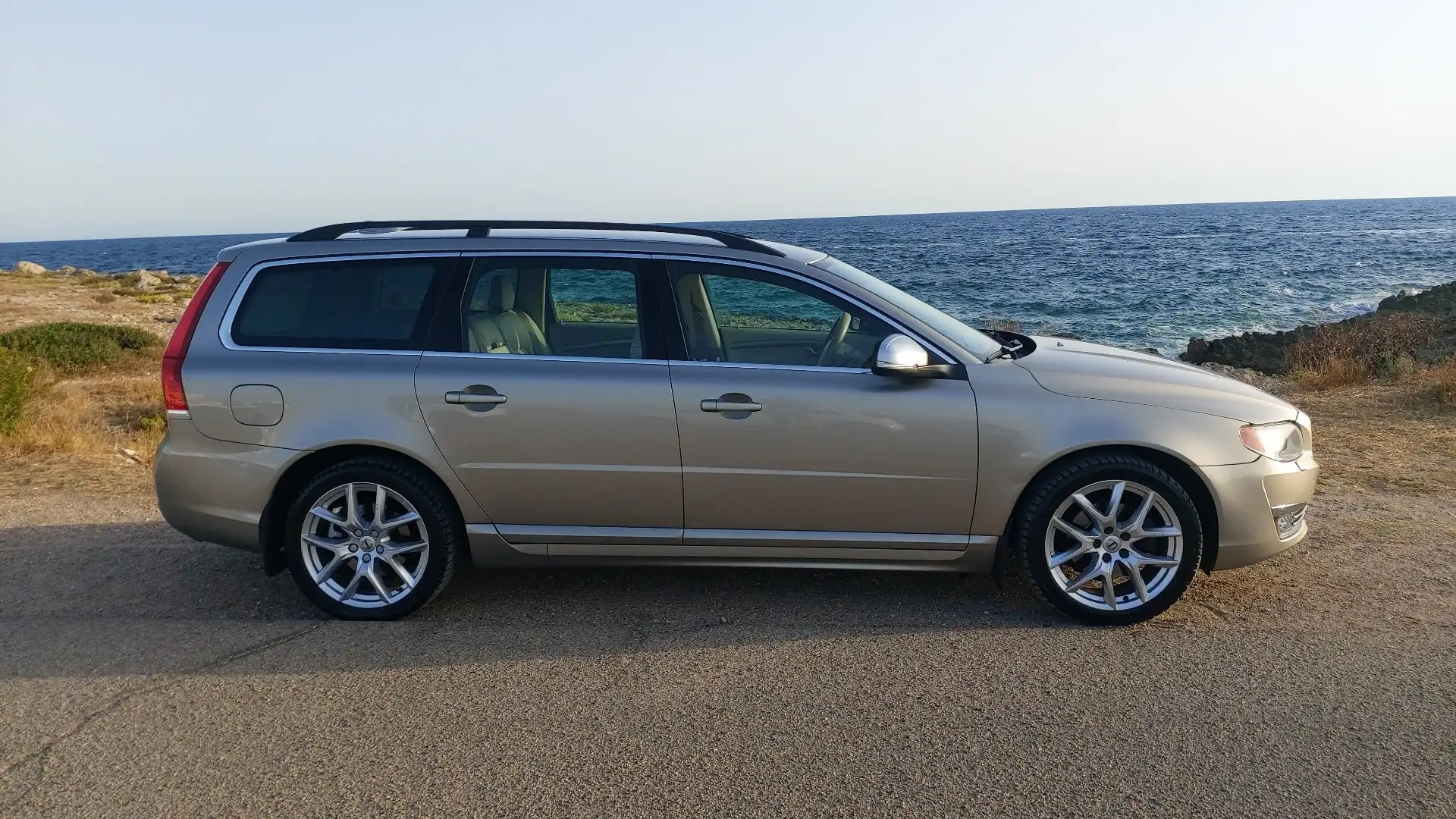 Volvo V70 Polar Beige - 2