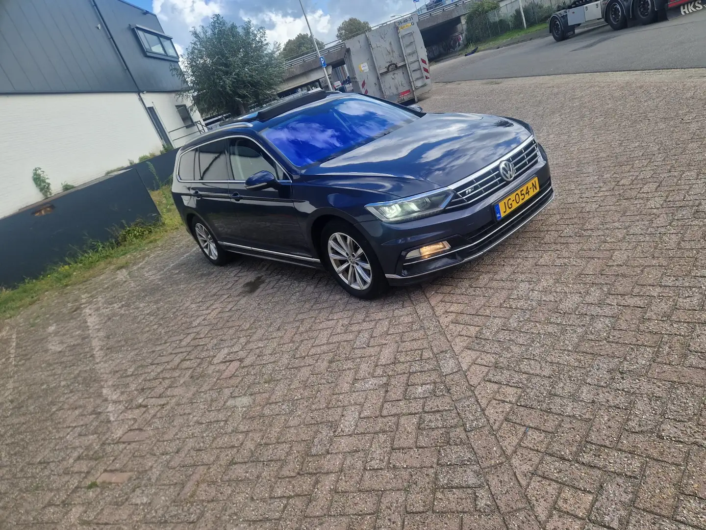 Volkswagen Passat 1.6 TDI dsg R line full option Blauw - 1