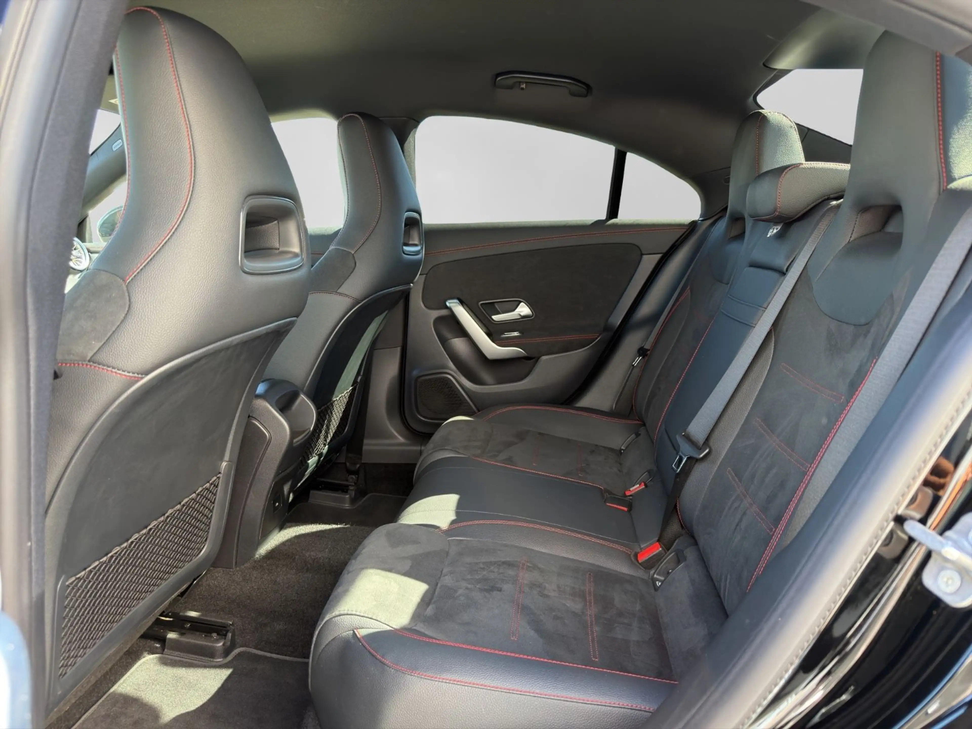Mercedes-Benz CLA 180 AMG ACC Night LED Navi TÜV Keyless — photo 10