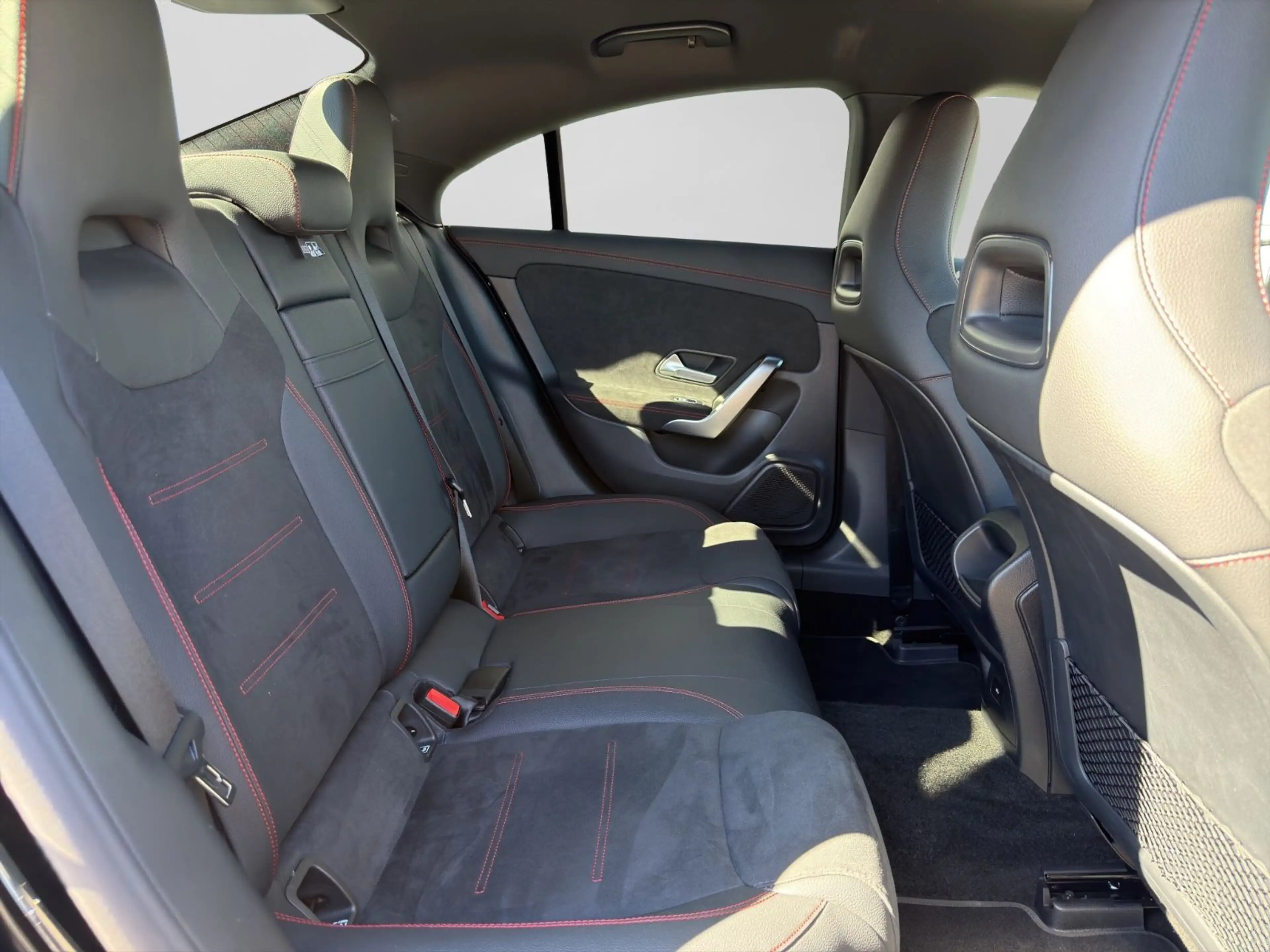 Mercedes-Benz CLA 180 AMG ACC Night LED Navi TÜV Keyless — photo 12