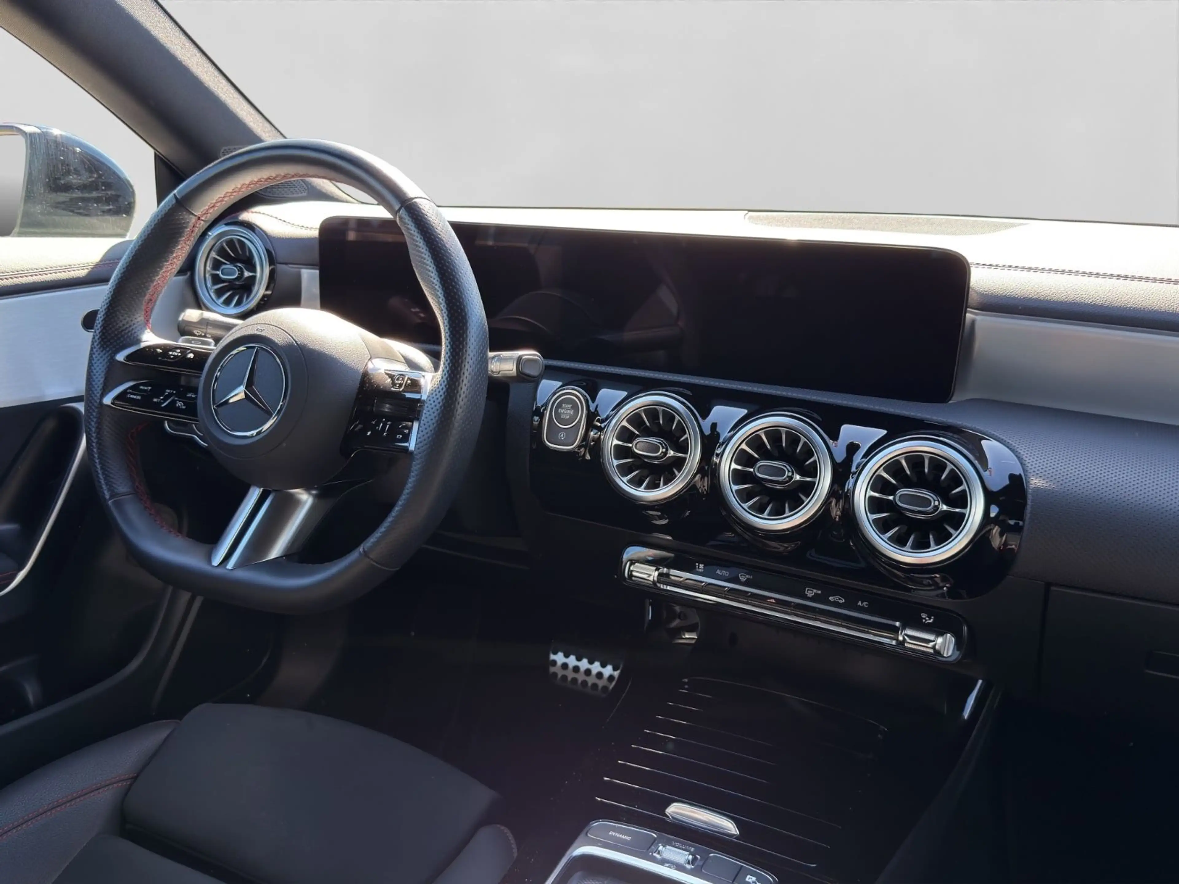 Mercedes-Benz CLA 180 AMG ACC Night LED Navi TÜV Keyless — photo 13