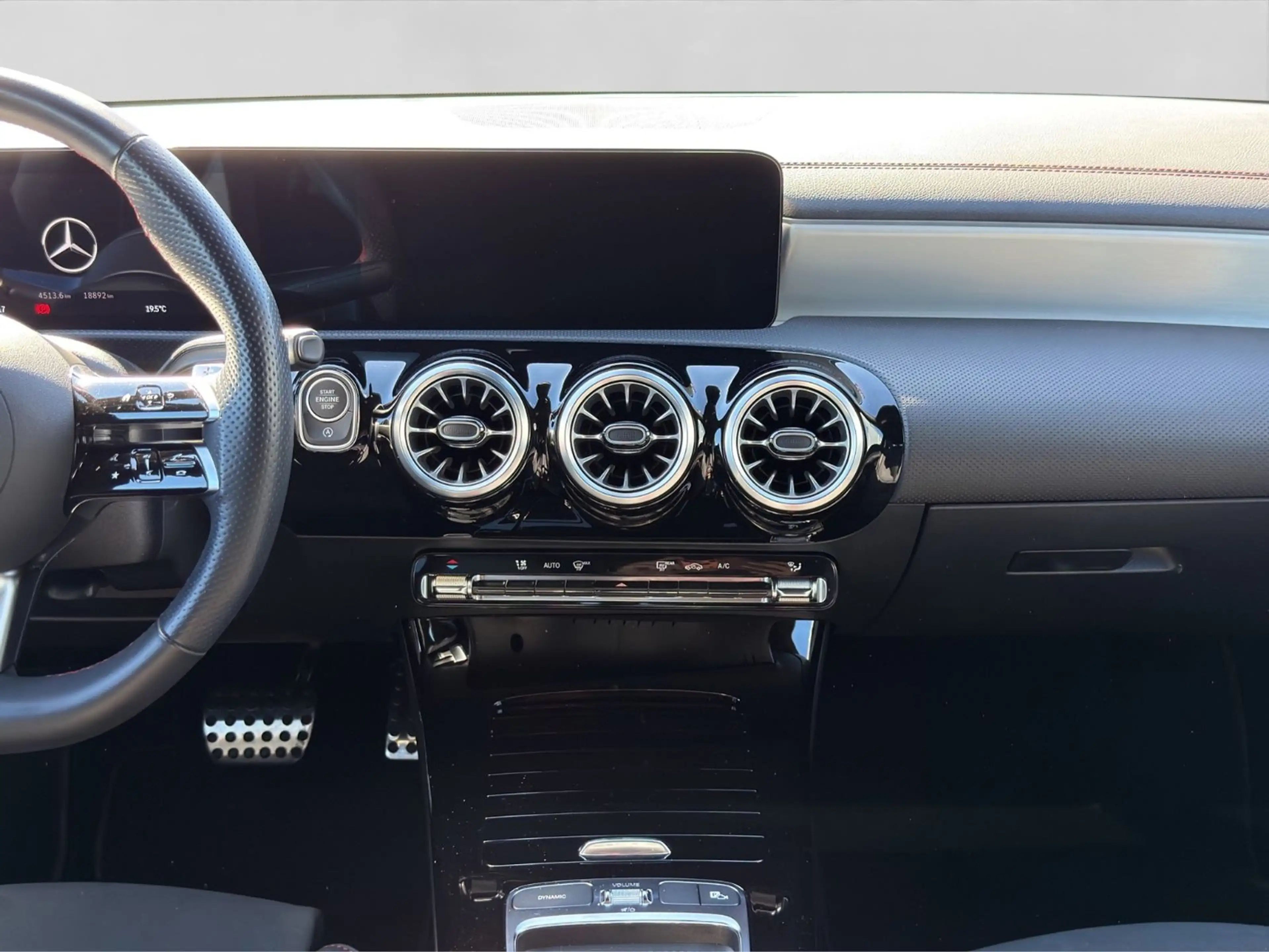 Mercedes-Benz CLA 180 AMG ACC Night LED Navi TÜV Keyless — photo 15