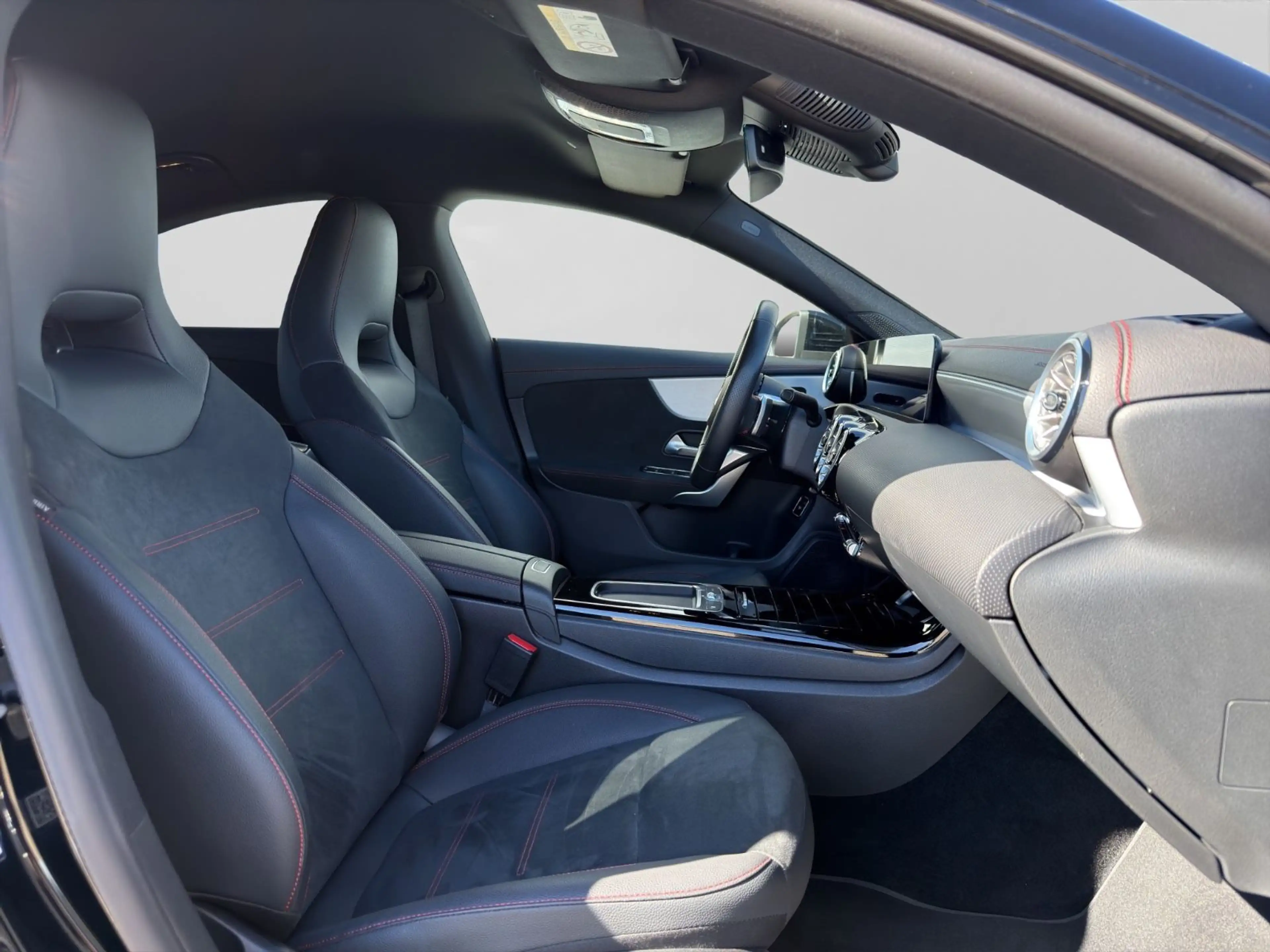 Mercedes-Benz CLA 180 AMG ACC Night LED Navi TÜV Keyless — photo 11