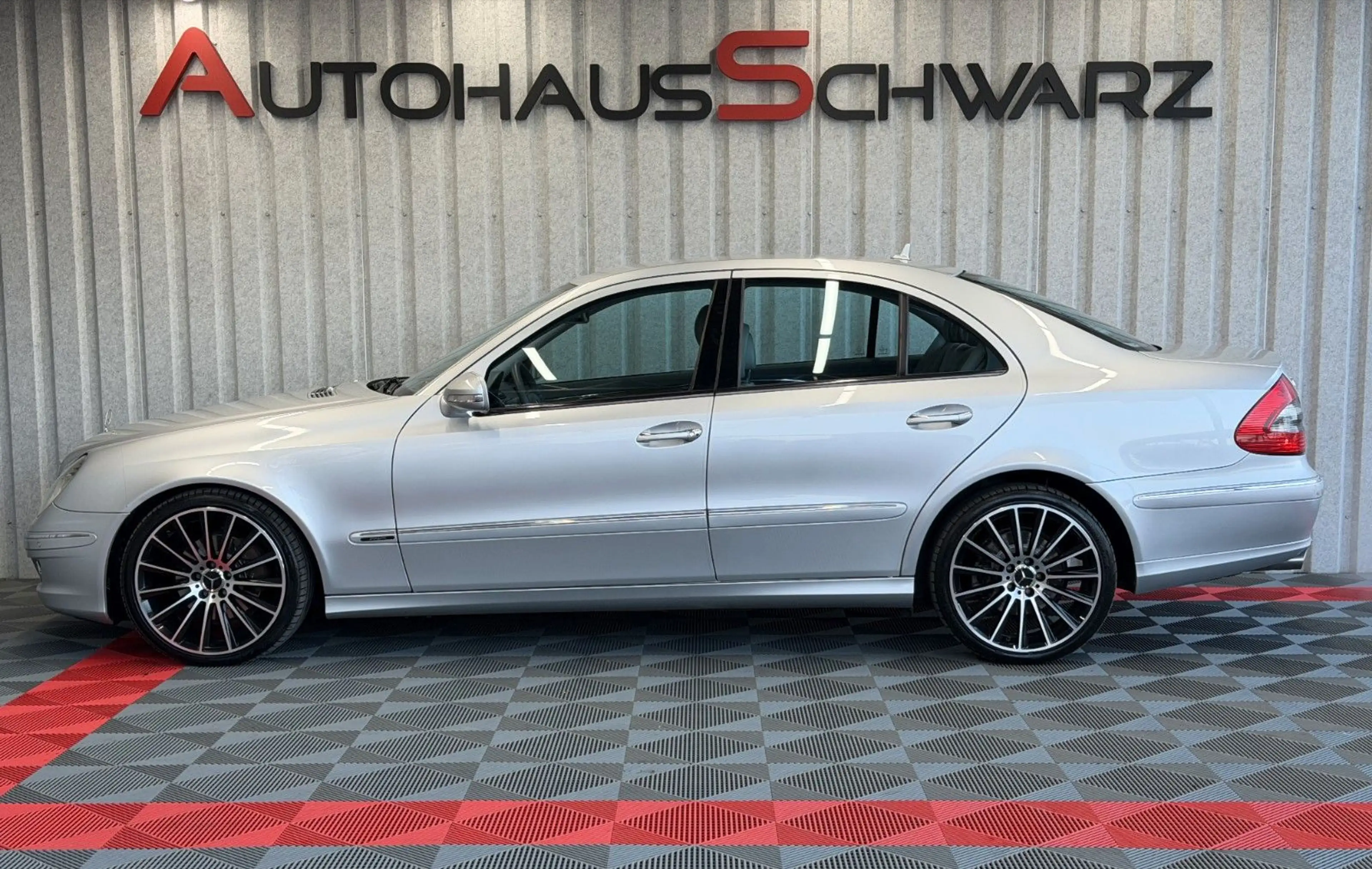 Mercedes-Benz E 350 E350 4Matic Airmatic Distronic T-Leder BiXenon — photo 4