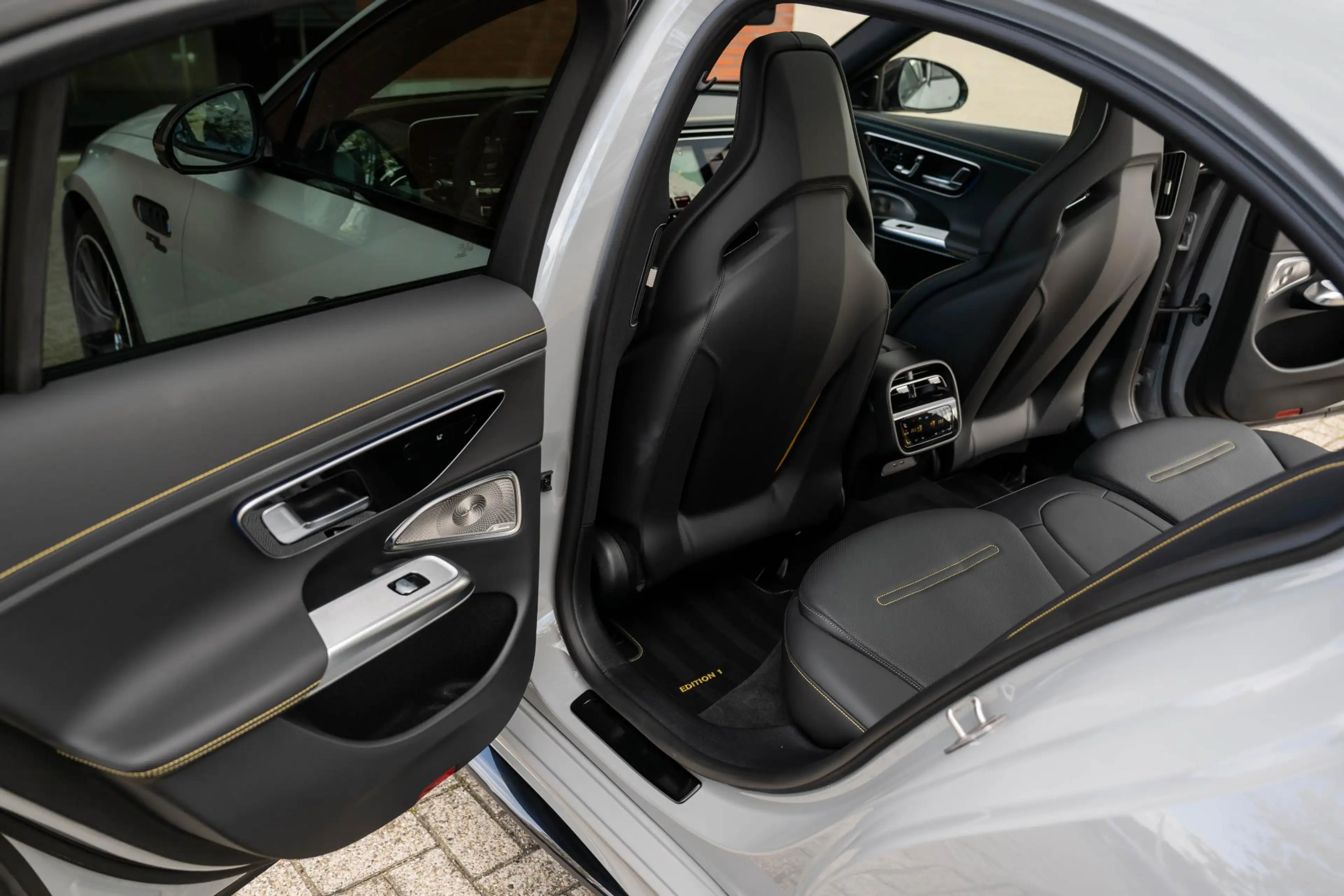Mercedes-Benz E 53 AMG 4MATIC+ Edition 1 Carbon Dynamic Plus BTW — photo 39