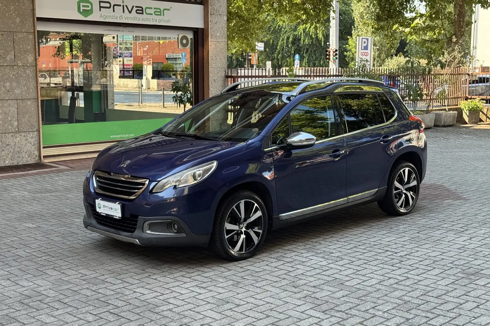Peugeot 2008 1.6 e-HDi 115 CV Stop&Start Allure Blau - 1