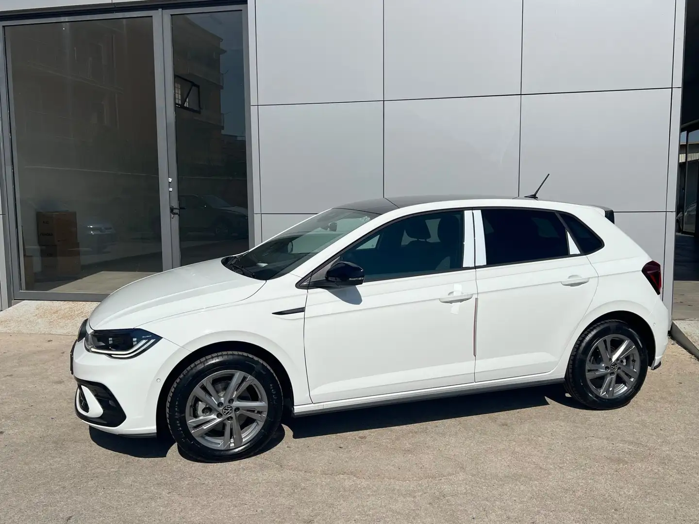 Volkswagen Polo R-line 1.0 DSG possibilità noleggio no scoring Bianco - 2