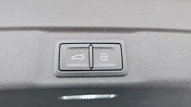 Audi A6 2.0 TDI 3 x S-Line*PANO*NP: 85.000,00*AKH Vorb. Ansicht 36