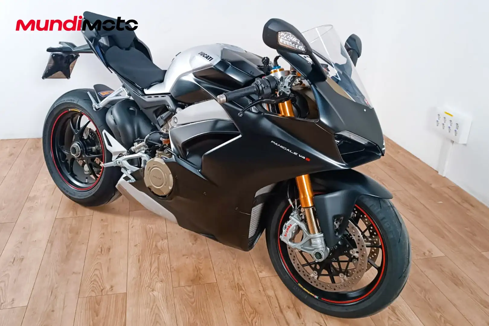 Ducati Panigale V4 S - 2