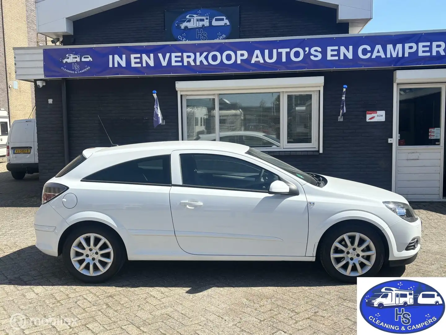Opel Astra GTC 1.4 Temptation Wit - 1