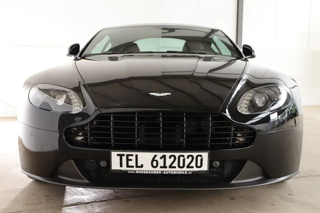 Aston Martin V8