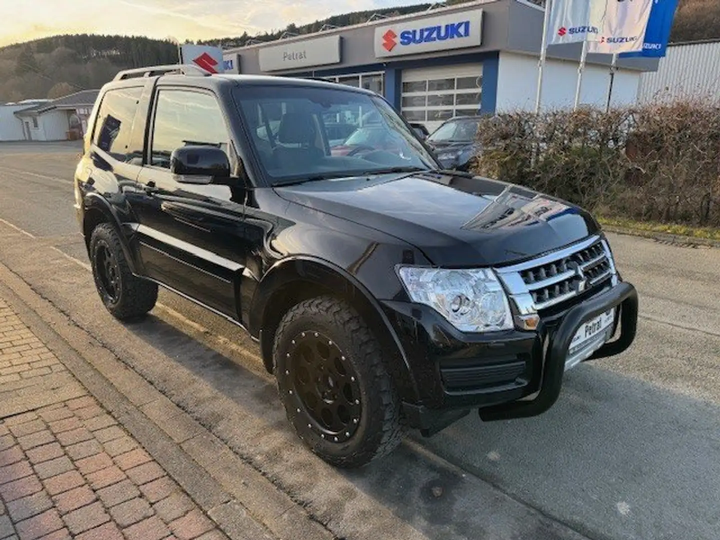 Mitsubishi Pajero 3.2 DI-D Final Edition (3-trg.) Schwarz - 2