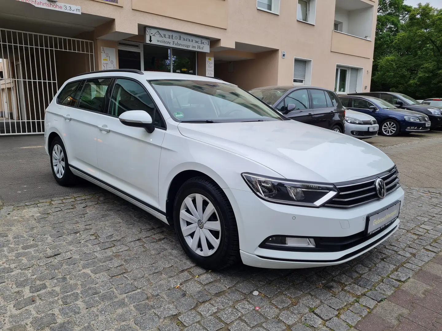 Volkswagen Passat Variant 2.0 TDI SCR/1.Hand/Scheckheft/Klimatr./Euro6/Navi Weiß - 1