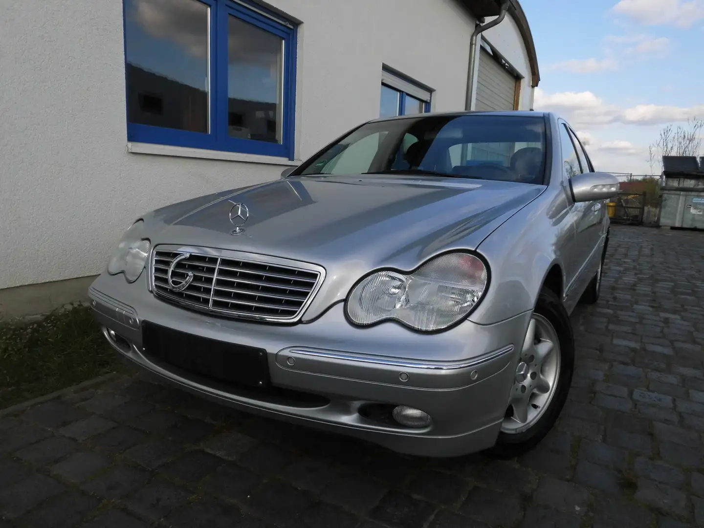 Mercedes-Benz C 180 Kompressor 1,8 mit 143 PS, gepflegt aus 2. Hand! Argento - 1