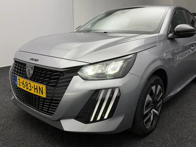 Peugeot E-208 view 5
