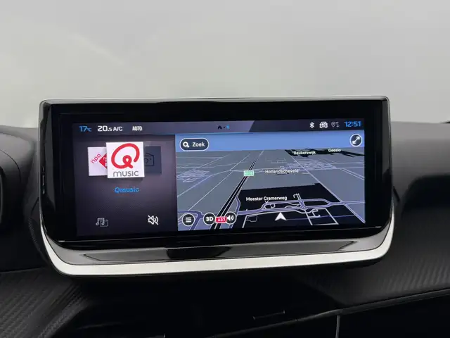 Peugeot E-208 view 4