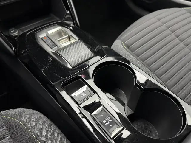Peugeot E-208 view 6
