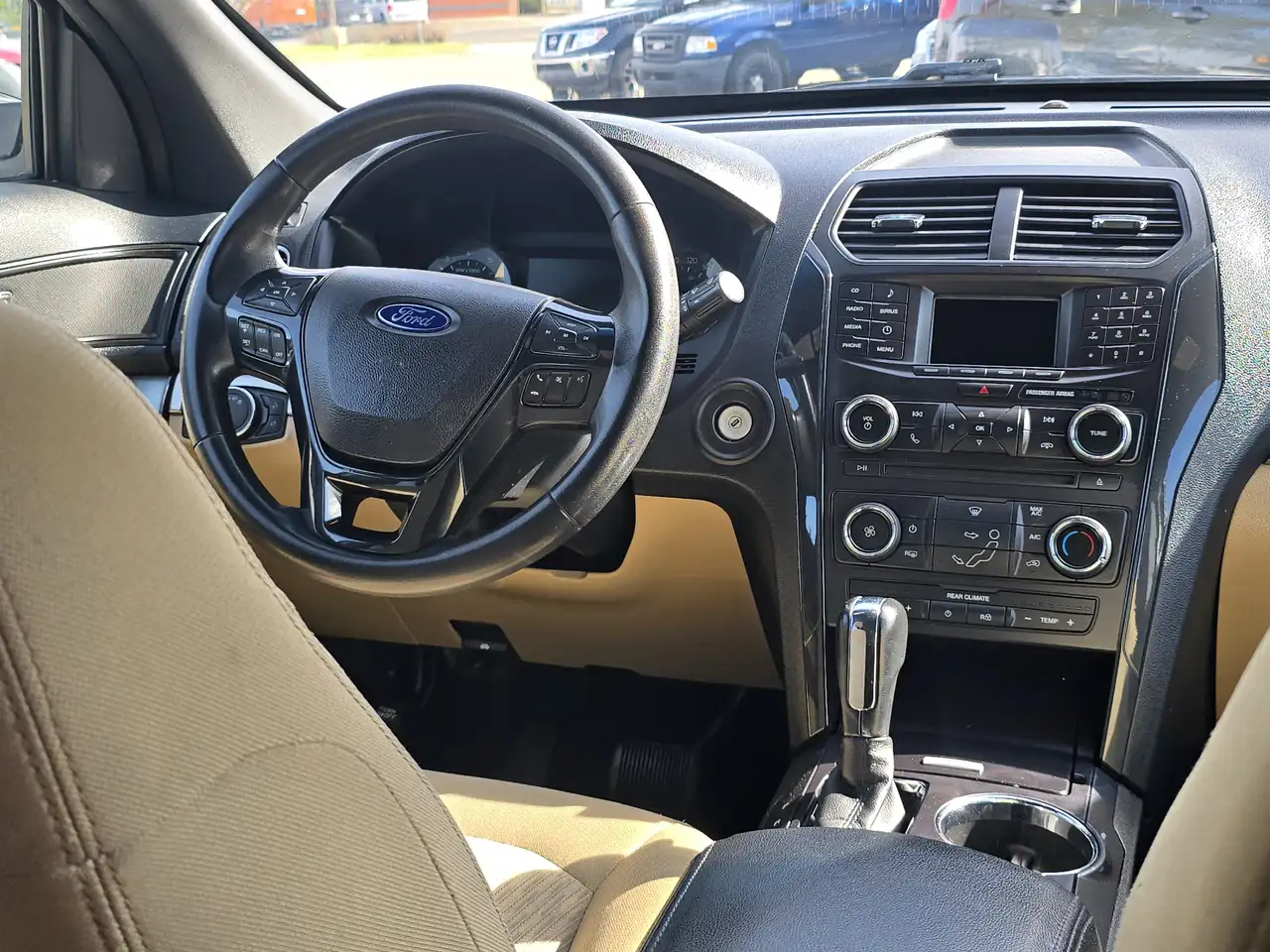 Ford Explorer снимка Ford Explorer