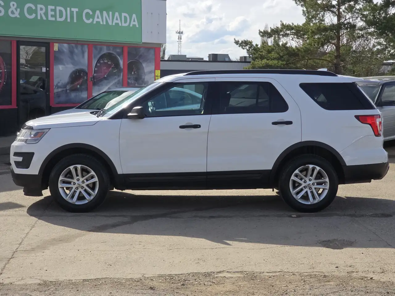 Ford Explorer снимка Ford Explorer
