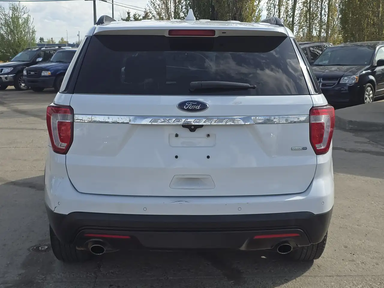 Ford Explorer снимка Ford Explorer