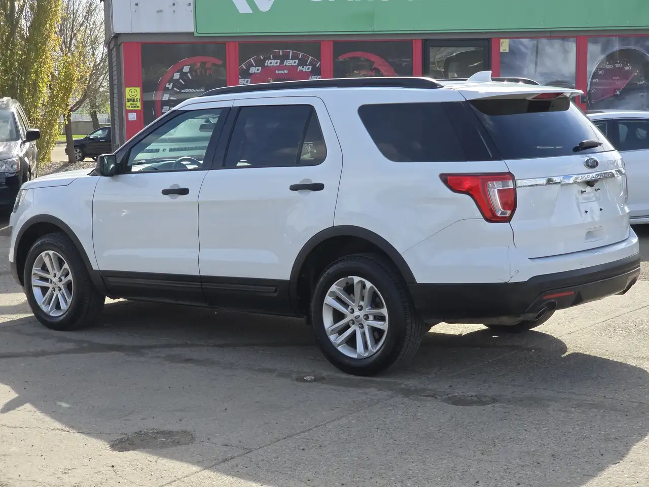 Ford Explorer снимка Ford Explorer