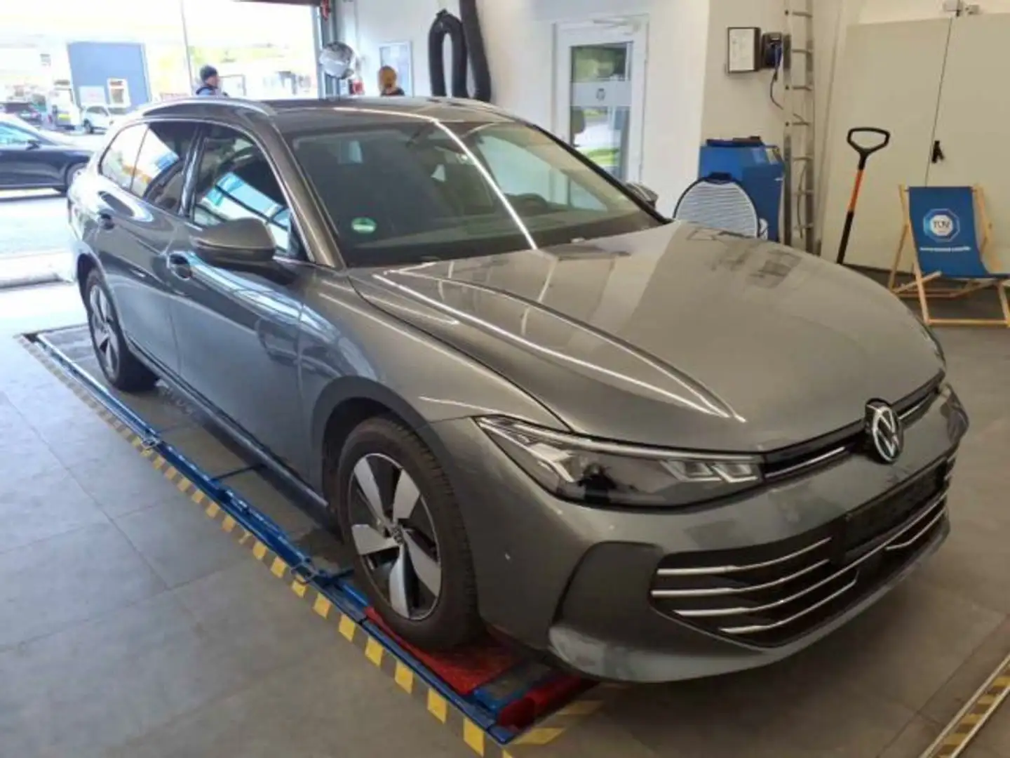 Volkswagen Passat Variant 2.0 TDI DSG Business AHK Kam. ACC Gris - 2